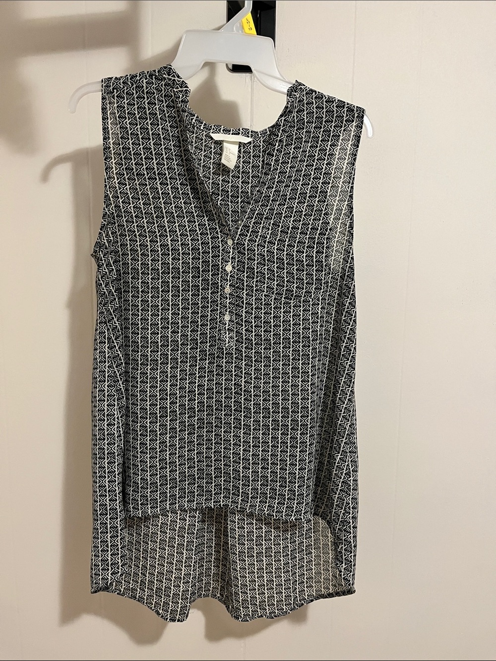 H&M Black & White Sleeveless Patterned V-Neck Camisole